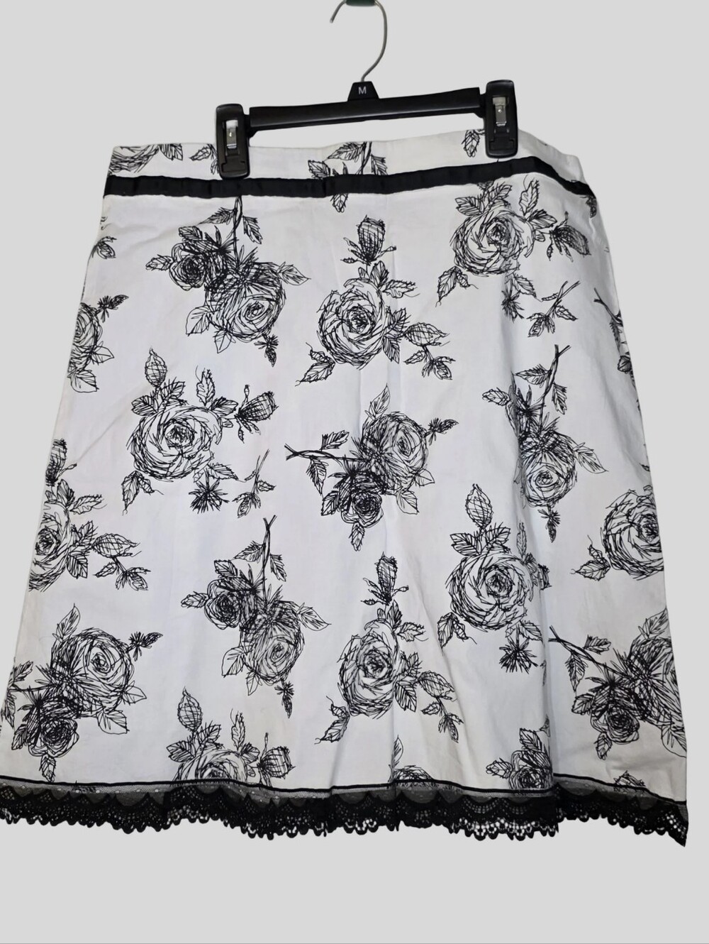 VTG Y2K Von Mozart Black & White Floral Lace Trim Skirt